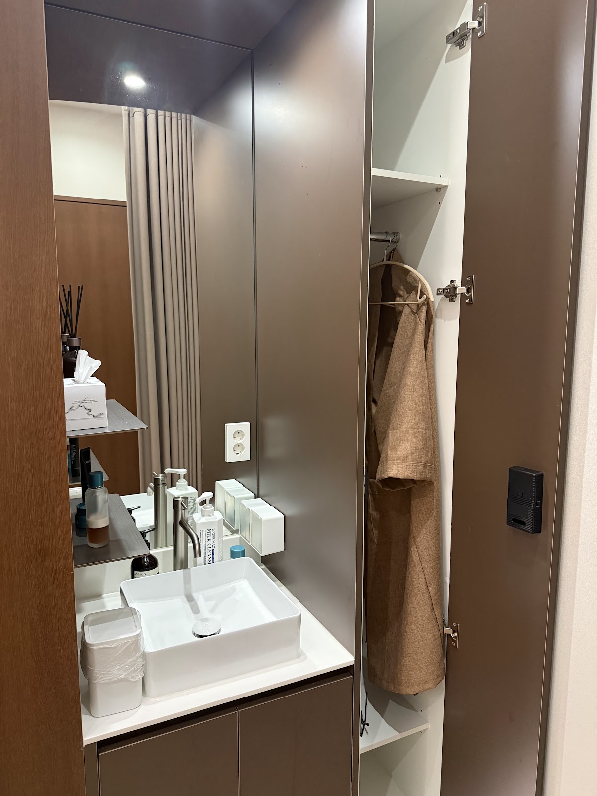 Curveline Clinic Myeongdong Dermatology
