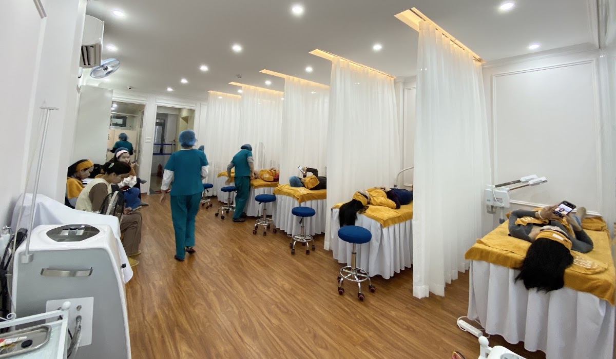 Lã Hà Clinic