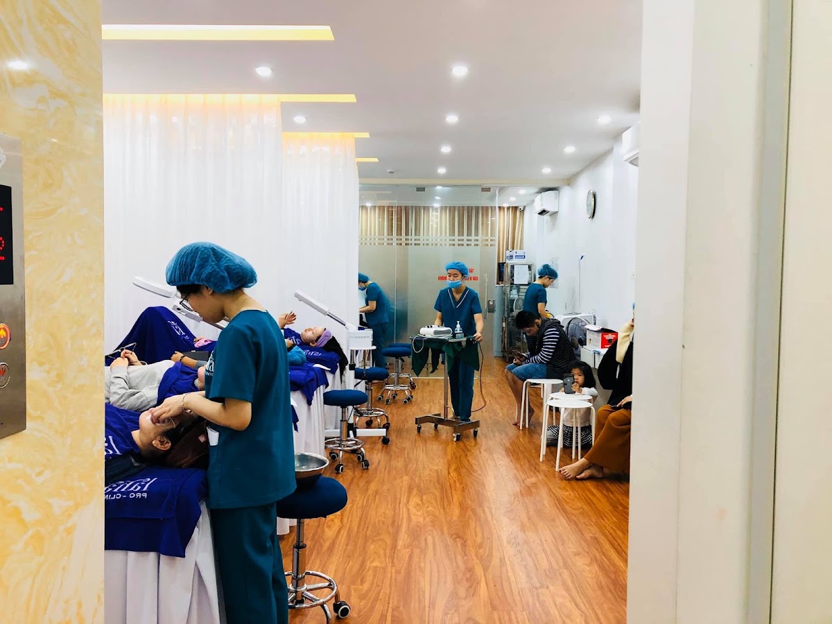 Lã Hà Clinic