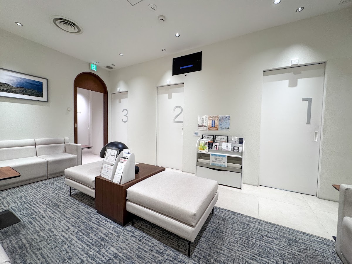 Shibuya Scramble Dermatology