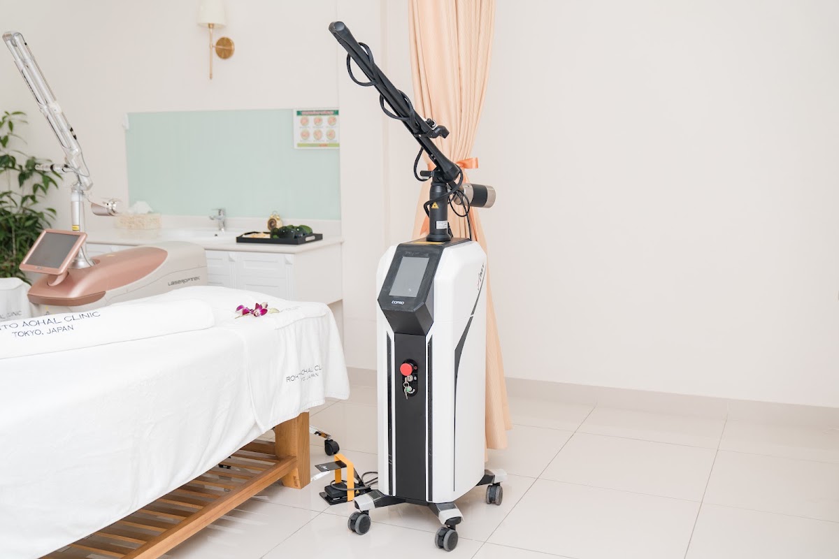 ROHTO AOHAL CLINIC - Triệu Việt Vương