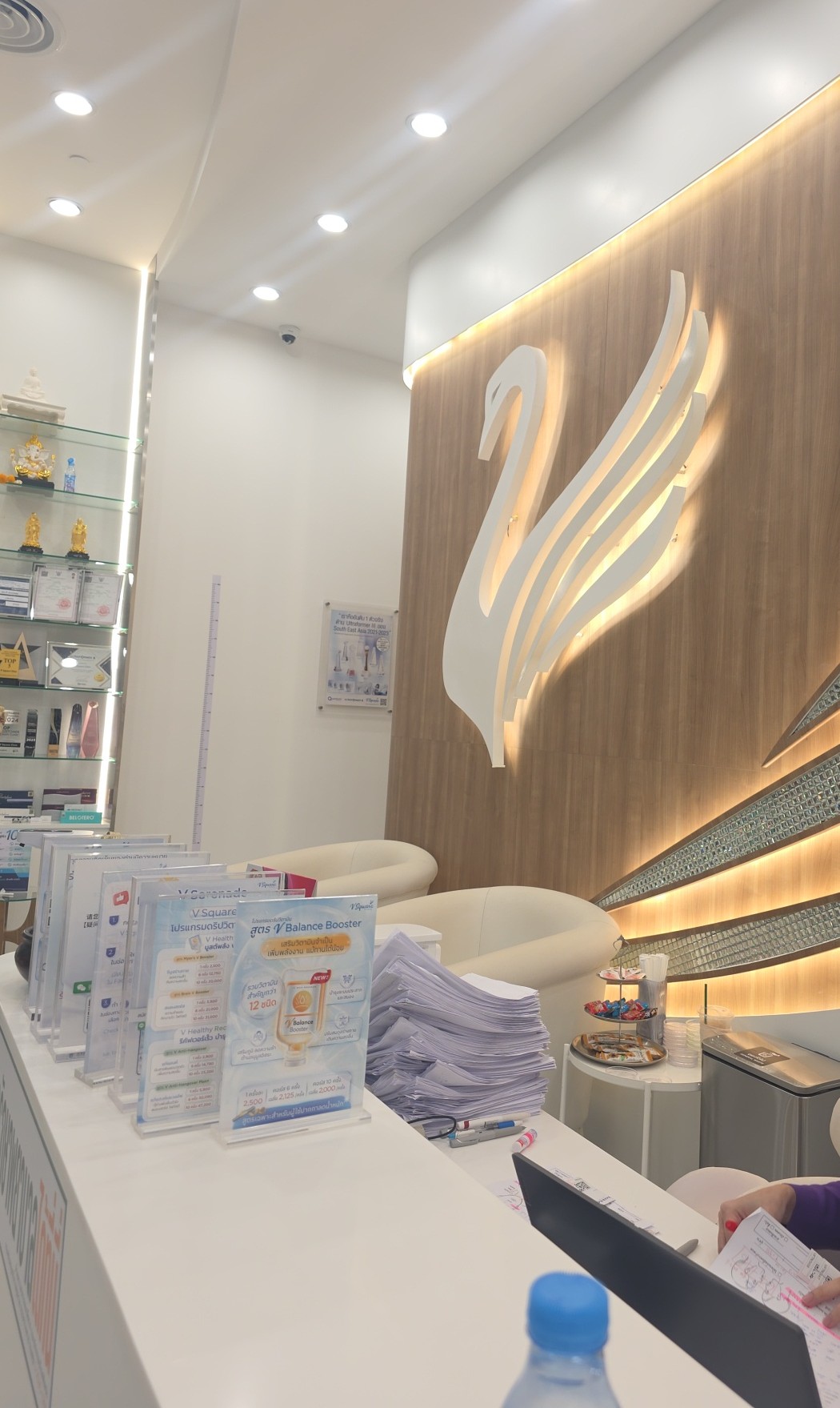 V Square Clinic Gateway เอกมัย
