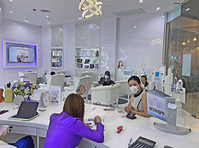 V Square Clinic Gateway เอกมัย