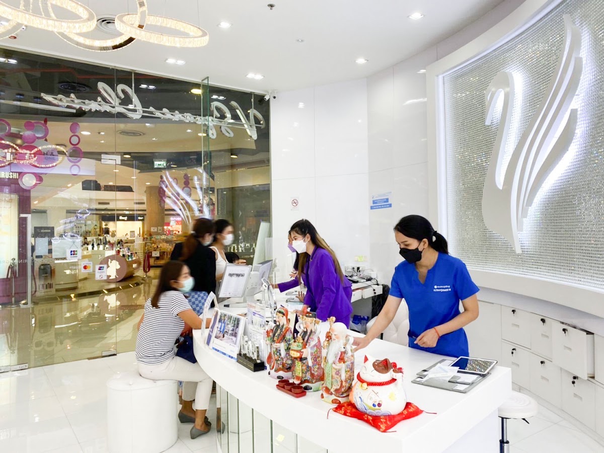 V Square Clinic Gateway เอกมัย