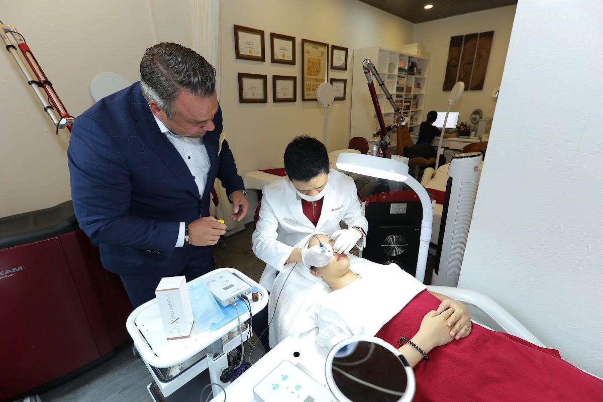 Phòng Khám Da Liễu Hà Nội MDmedical - Bác Sĩ Quang
